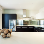 Arbeitsplatte und Rückwand in Edelstahl