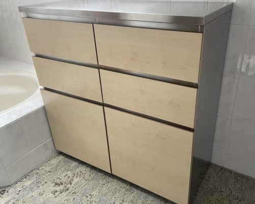 Badschrank fahrbar