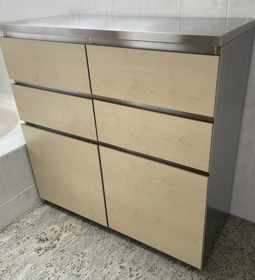 Badschrank fahrbar