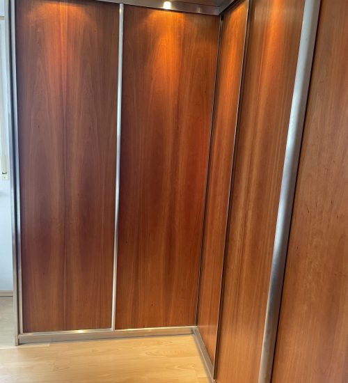 Kleiderschrank
-Kleiderschrank aus 1.4301 V2a gebürstet in Doppelwandiger Ausführung.
-Sehr stabiele Bauweiße, Dank 21mm Seitenwangen
-Schiebetüren und integierten Vollauszügen aus Edelstahl mit Einzugdämpfung
-Türen mit Echtholzfurnier
-Zwischenboden höhenverstellbar und stabil, aus Edelstahl, kein durchbiegen!
-100% Made in Germany
-Sämtliche Materialien frei nach Kundenwunsch gestalltbar